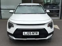 Used Kia Niro 2025 White pearl SUV