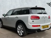 Usado Mini Cooper Clubman Exclusive 134 CV (98 kW) 2022 Plateado Familiar