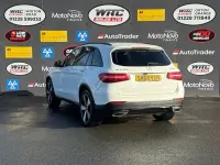Usado Mercedes GLC250 Urban 211 HP (155 kW) 2018 Branco SUV
