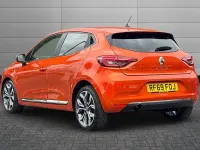 Used Renault Clio Iconic 99 HP (72 kW) 2020 Valencia orange Hatchback