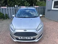 Usado Ford Fiesta Zetec 82 CV (60 kW) 2016 Plateado Utilitario