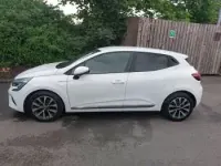 Used Renault Clio Iconic 100 HP (73 kW) 2020 White Hatchback