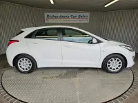 Used Hyundai i30 Classic 100 HP (73 kW) 2014 White Hatchback