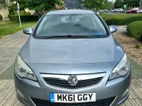 Second-hand Vauxhall Astra 2011 Argintiu Hatchback