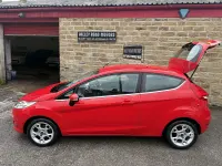 Used Ford Fiesta Zetec 82 HP (60 kW) 2012 Red Hatchback