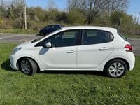 Used Peugeot 208 Access 2016 White Hatchback