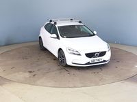Used Volvo V40 Momentum 120 HP (88 kW) 2017 White Hatchback