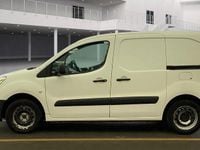 Used Citroën Berlingo 100 HP (73 kW) 2017 White MPV