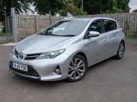 Used Toyota Auris Hybrid 136 HP (100 kW) 2014 Silver Hatchback