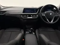 Gebraucht BMW 118 Sport Line 134 PS (98 kW) 2022 Rot Kleinwagen