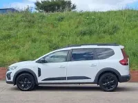 Begagnad Dacia Jogger Extreme 109 HK (80 kW) 2023 Vit Minibuss