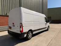Used Renault Master Business 135 HP (99 kW) 2023 White MPV