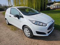 Used Ford Fiesta 75 HP (55 kW) 2013 White Hatchback