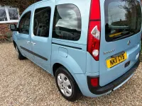 Usado Renault Kangoo Expression 105 CV (77 kW) 2011 Azul Monovolumen