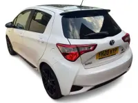 Used Toyota Yaris Sport 100 HP (73 kW) 2020 White Hatchback