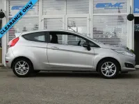 Begagnad Ford Fiesta Zetec 99 HK (72 kW) 2015 Silver Halvkombi