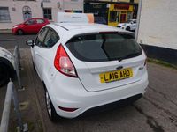 Used Ford Fiesta Zetec 82 HP (60 kW) 2016 White Hatchback