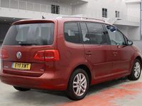 Used VW Touran SE 105 HP (77 kW) 2011 Red MPV