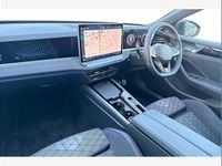 Used VW Passat R-line 150 HP (110 kW) 2025 Green Estate