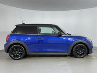 Used Mini Cooper Classic 134 HP (98 kW) 2019 Blue Hatchback
