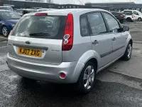 Usado Ford Fiesta Style 75 CV (55 kW) 2007 Plateado Utilitario