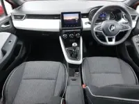 Used Renault Clio V SE 90 HP (66 kW) 2022 Red Hatchback