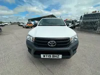 Used Toyota HiLux Active 150 HP (110 kW) 2019 White Pickup