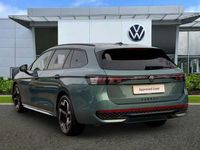 New VW Passat R-line 150 HP (110 kW) 2025 Green Estate
