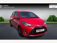 Used Toyota Yaris Hybrid 100 HP (73 kW) 2019 Red Hatchback