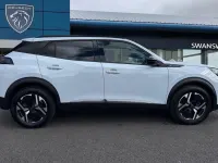 Begagnad Peugeot e-2008 Allure 98 kW (134 HK) 2024 Vit SUV