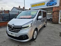 Używany Renault Trafic 2021 Srebrny