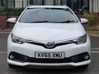 Used Toyota Auris 112 HP (82 kW) 2015 White Estate