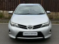 Used Toyota Auris Plus 90 HP (66 kW) 2014 Silver Hatchback