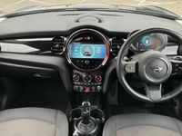 Usado Mini Cooper Classic 134 HP (98 kW) 2023 Preto Citadino