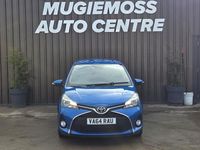 Used Toyota Yaris 99 HP (72 kW) 2015 Blue Hatchback