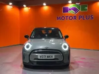 Usado Mini Cooper Classic 136 HP (100 kW) 2021 Cinzento Citadino