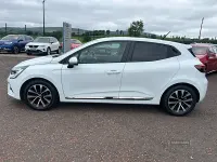 Used Renault Clio Iconic 100 HP (73 kW) 2020 White Hatchback