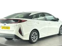 Used Toyota Prius 122 HP (89 kW) 2017 White Hatchback