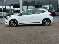 Used Renault Clio Evolution 145 HP (106 kW) 2023 White Hatchback