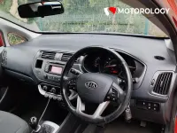 Usado Kia Rio 107 CV (78 kW) 2012 Rojo Utilitario