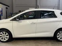 Used Renault Zoe Dynamique 64 kW (88 HP) 2015 White Hatchback