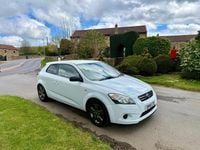 Used Kia ProCeed 2010 White Hatchback