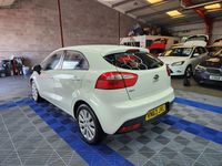 Used Kia Rio 2013 White Hatchback