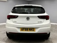Used Vauxhall Astra Elite 110 HP (80 kW) 2018 White Hatchback