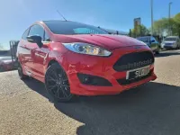 Używany Ford Fiesta Zetec 140 KM (102 kW) 2015 Czerwony Hatchback