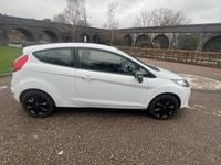 Used Ford Fiesta 82 HP (60 kW) 2011 White Hatchback