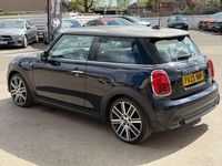 Begagnad Mini Cooper Exclusive 2023 Blå Halvkombi