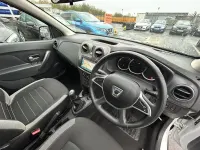 Gebraucht Dacia Sandero Comfort 90 PS (66 kW) 2019 Weiß Kleinwagen