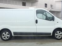 Second-hand Vauxhall Vivaro 115 CP (84 kW) 2013 Alb Monovolum