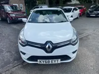 Used Renault Clio Iconic 75 HP (55 kW) 2018 White Hatchback